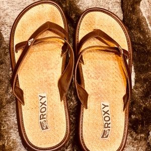 💖ROXY BROWN LEATHER FLIPFLOPS!💖